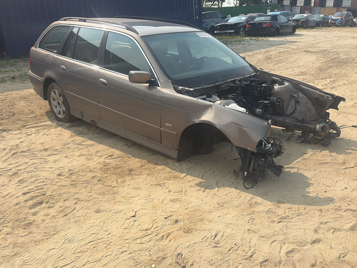 2002 BMW 525I E39