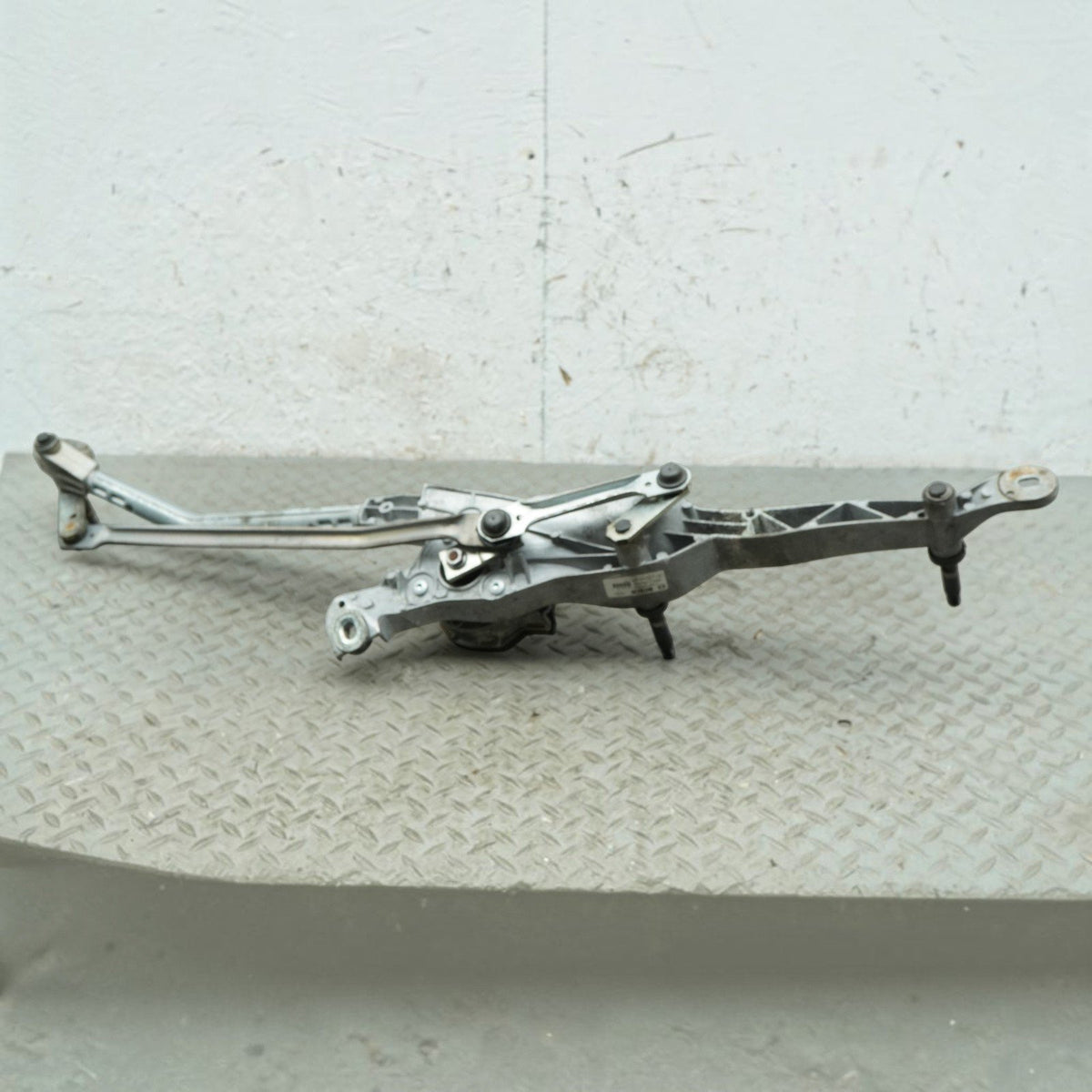 10-17 Mercedes E550 E400 E350 C207Wiper Linkage Motor Windshield A2048201040 OEM