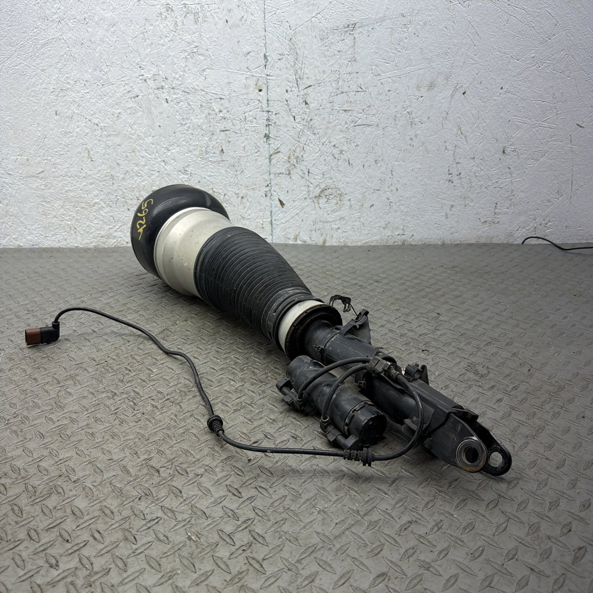14-16 Mercedes S550 S550e W222 Right Front Air Strut Shock A2223208413 OEM