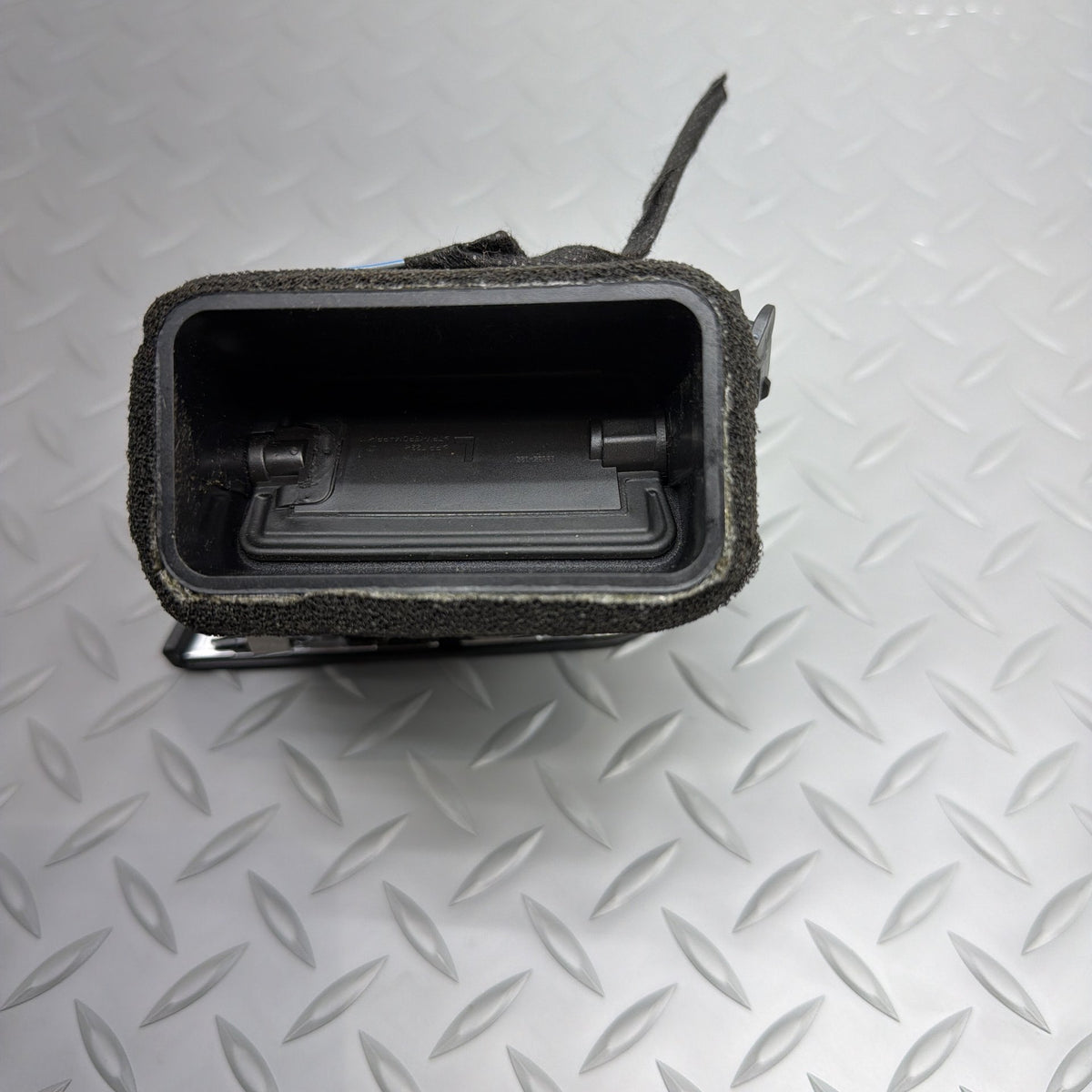 14-17 Mercedes E350 E400 E550 W207 Left Dash Air Vent A2078300100 OEM