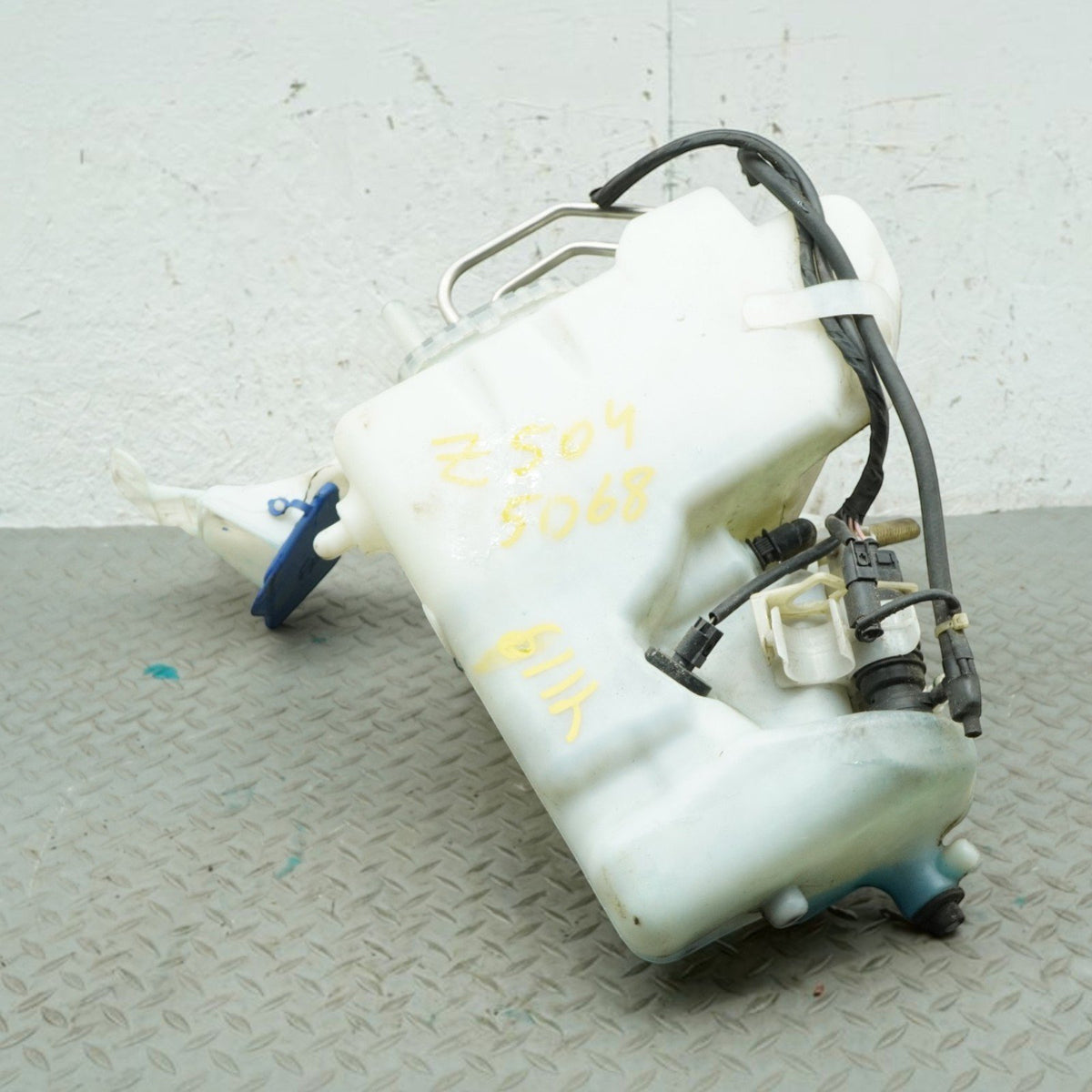 03-09 Mercedes E63 E550 E320 E350 W211 Sedan Washer Reservoir A2118600764 OEM