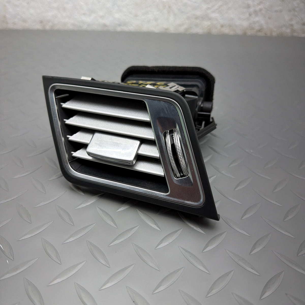 14-17 Mercedes E350 E400 E550 W207 Left Dash Air Vent A2078300100 OEM