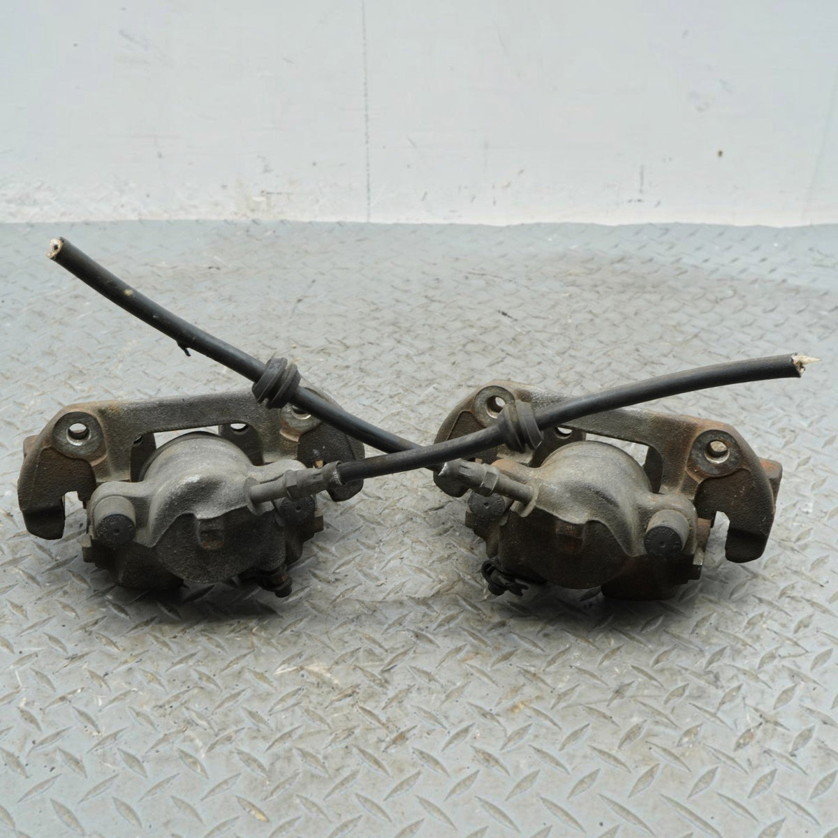 01-06 BMW 325Ci E46 Front Left Right Side Caliper Brake Stop 34116758113 OEM