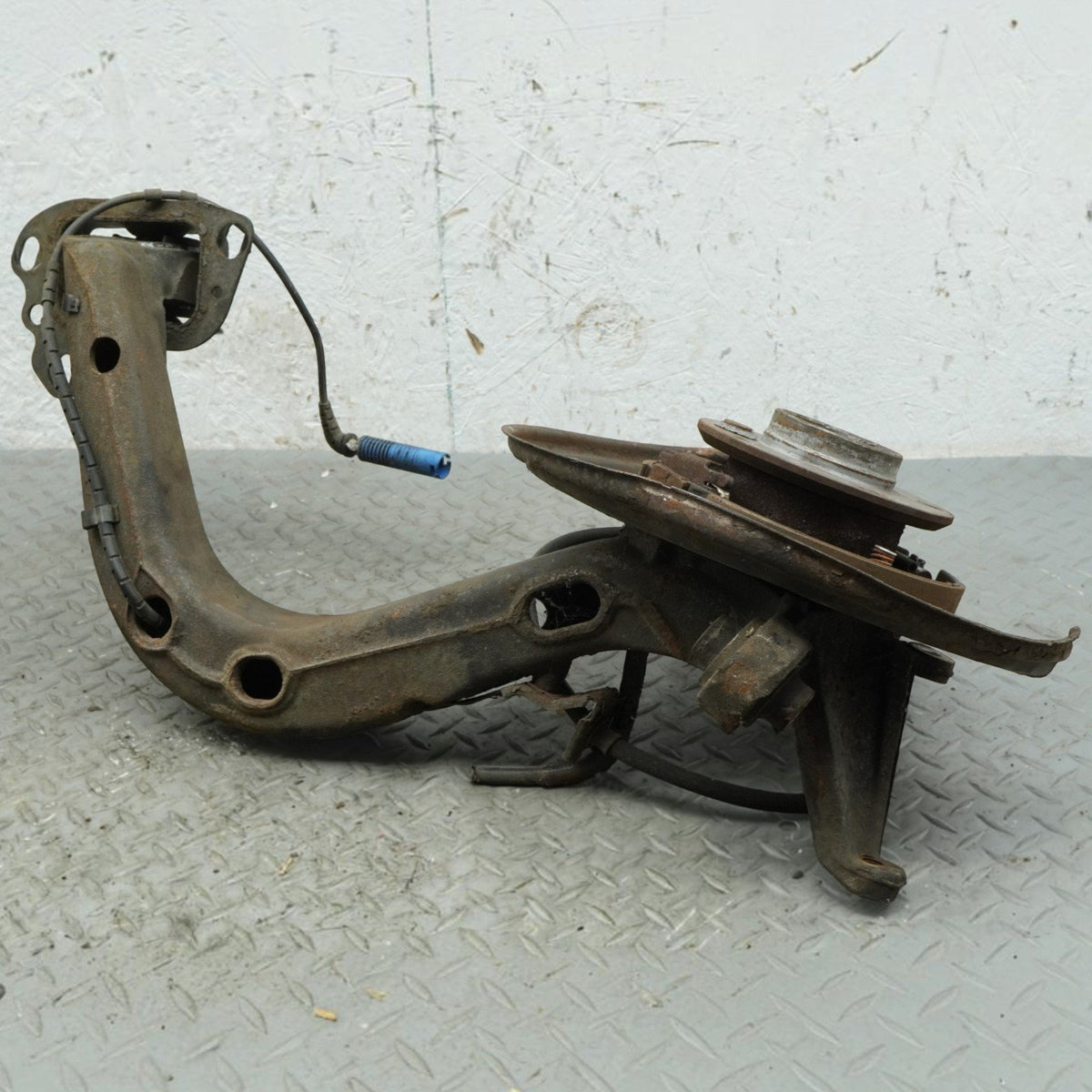 99-06 BMW 320 323 325 328 330 E46 Rear Left Driver Side Knuckle Spindle OEM