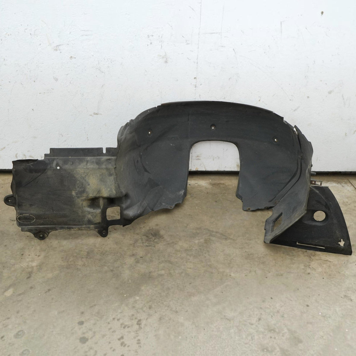 99-05 BMW 330i 325 328 323 E46 Sedan Front Right Inner Fender Liner 51717039678