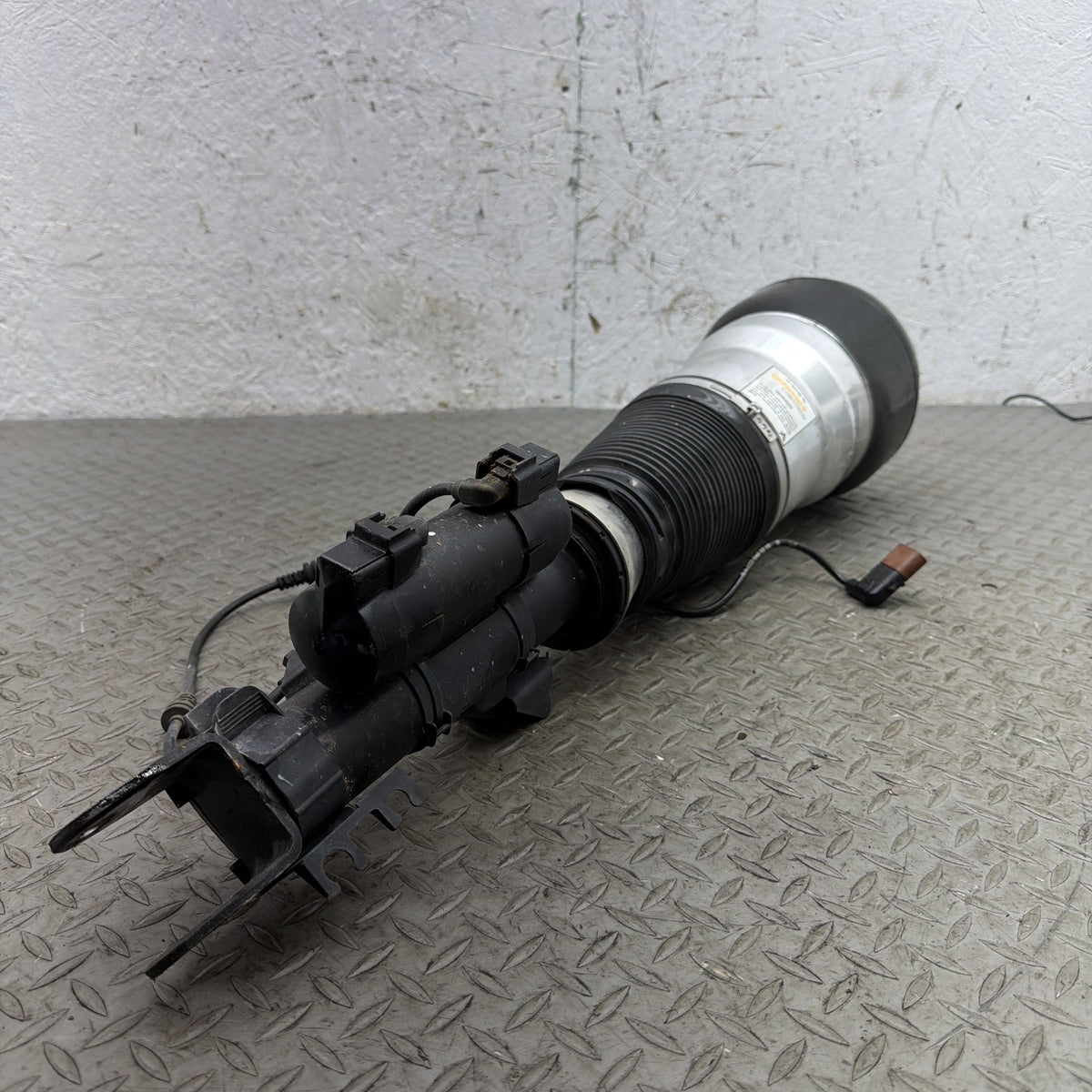 14-16 Mercedes S550 S550e W222 Left Front Air Strut Shock A2223208313 OEM
