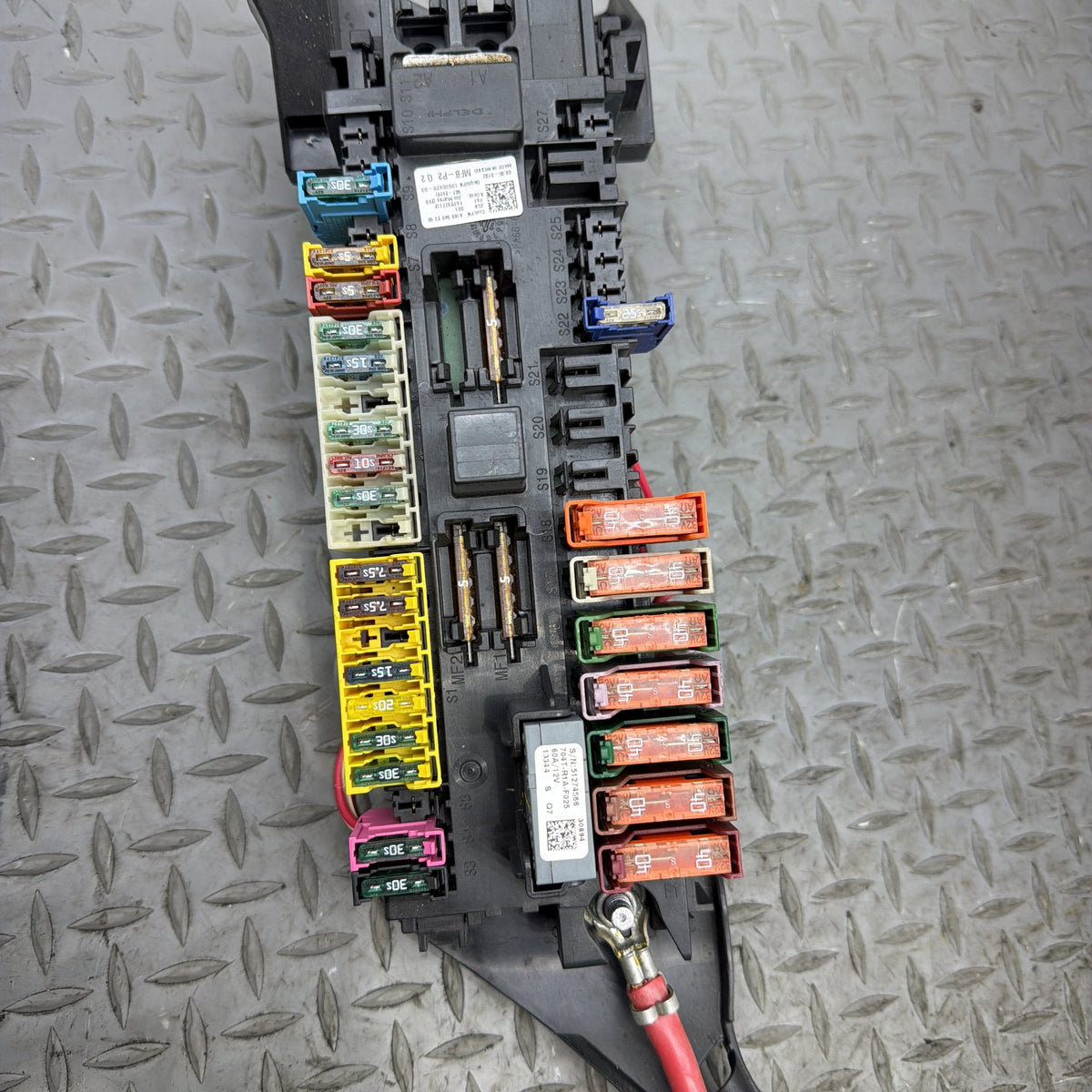 13-16 Mercedes GL350 GL450 GL550 GL63 X166 Engine Fuse Relay Box A1669063801 OEM
