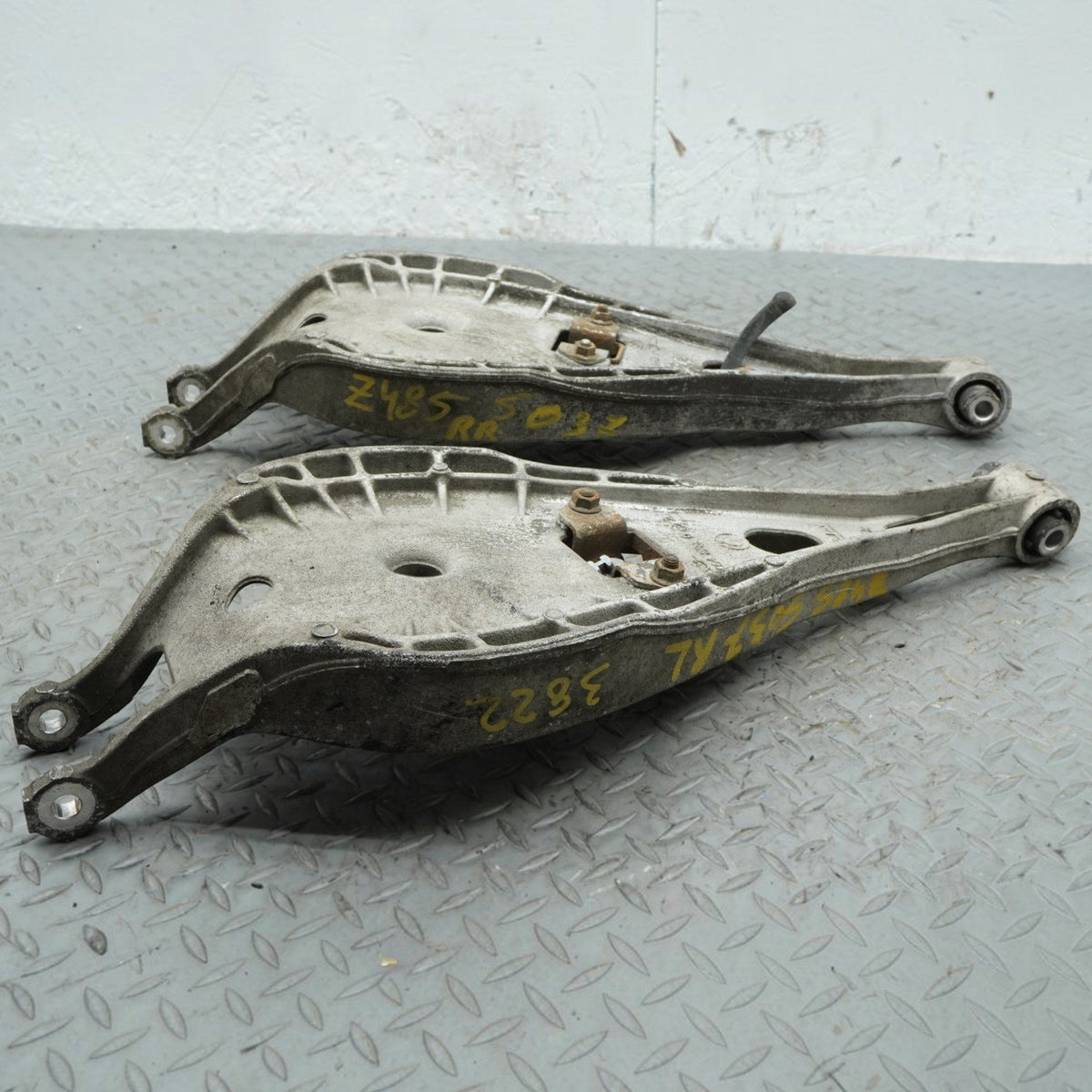99-06 BMW 330i 328i 325i 323i 320i E46 Rear LH RH Lower Control Arm 33326781625