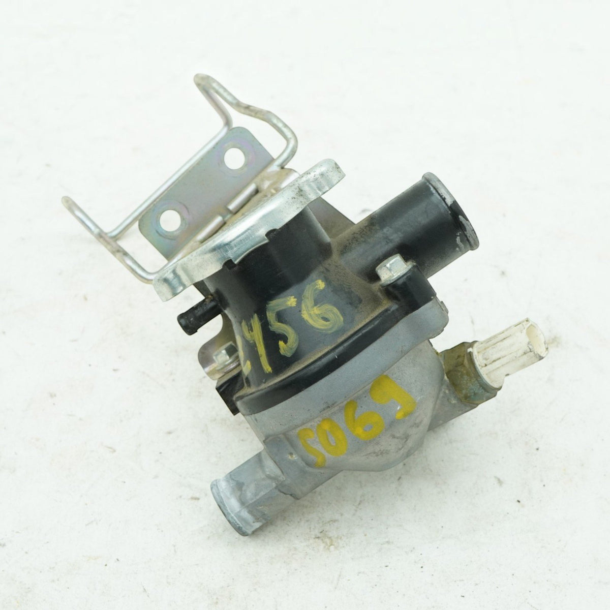 09-13 Kawasaki Vulcan VN1700 Vaquero Thermostat Housing Radiator Cap 49054-0004