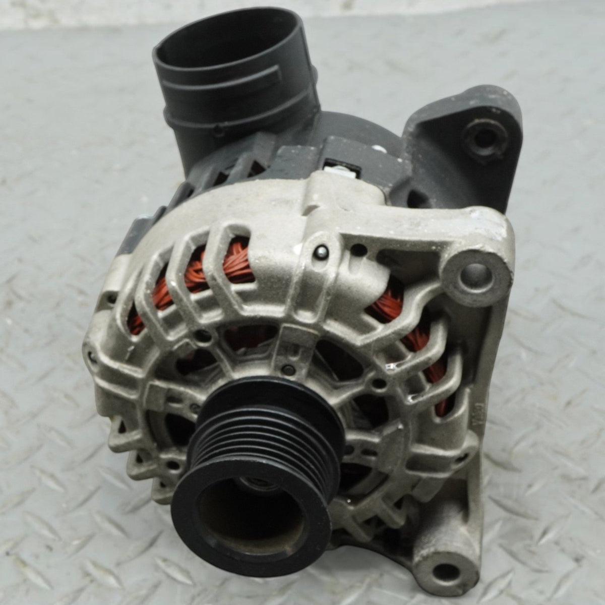 01-06 BMW 325 330 E46 Alternator Generator Pulley Engine W Duct 12317501597 OEM