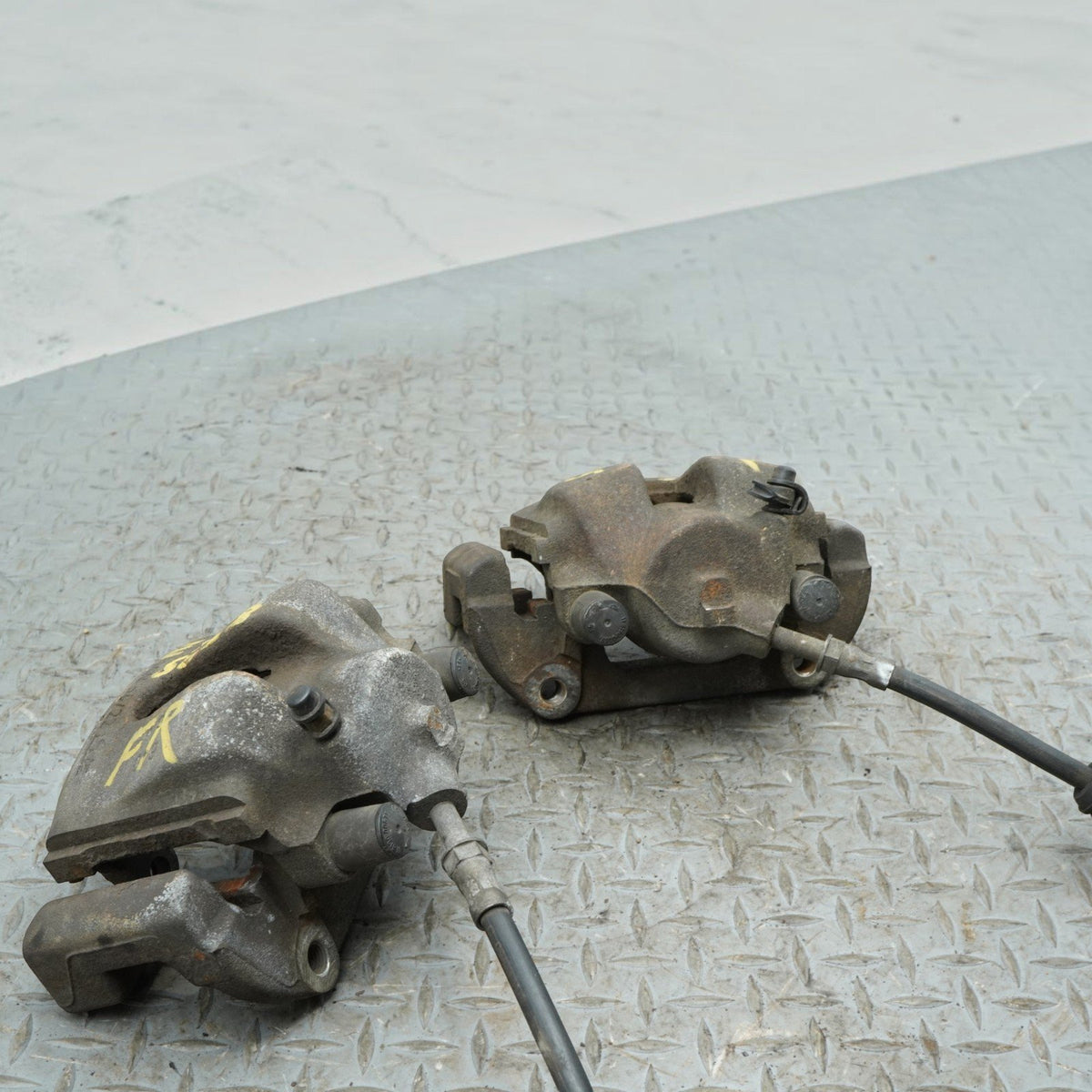 01-06 BMW 325Ci E46 Front Left Right Side Caliper Brake Stop 34116758113 OEM