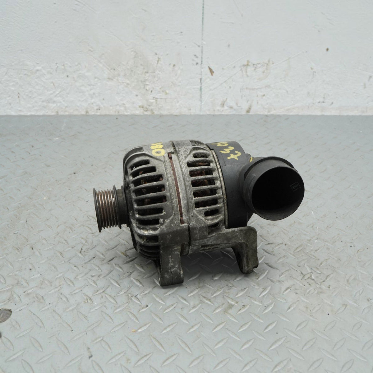 01-06 BMW 325 330 E46 Alternator Generator Pulley Engine W Duct 12317501597 OEM