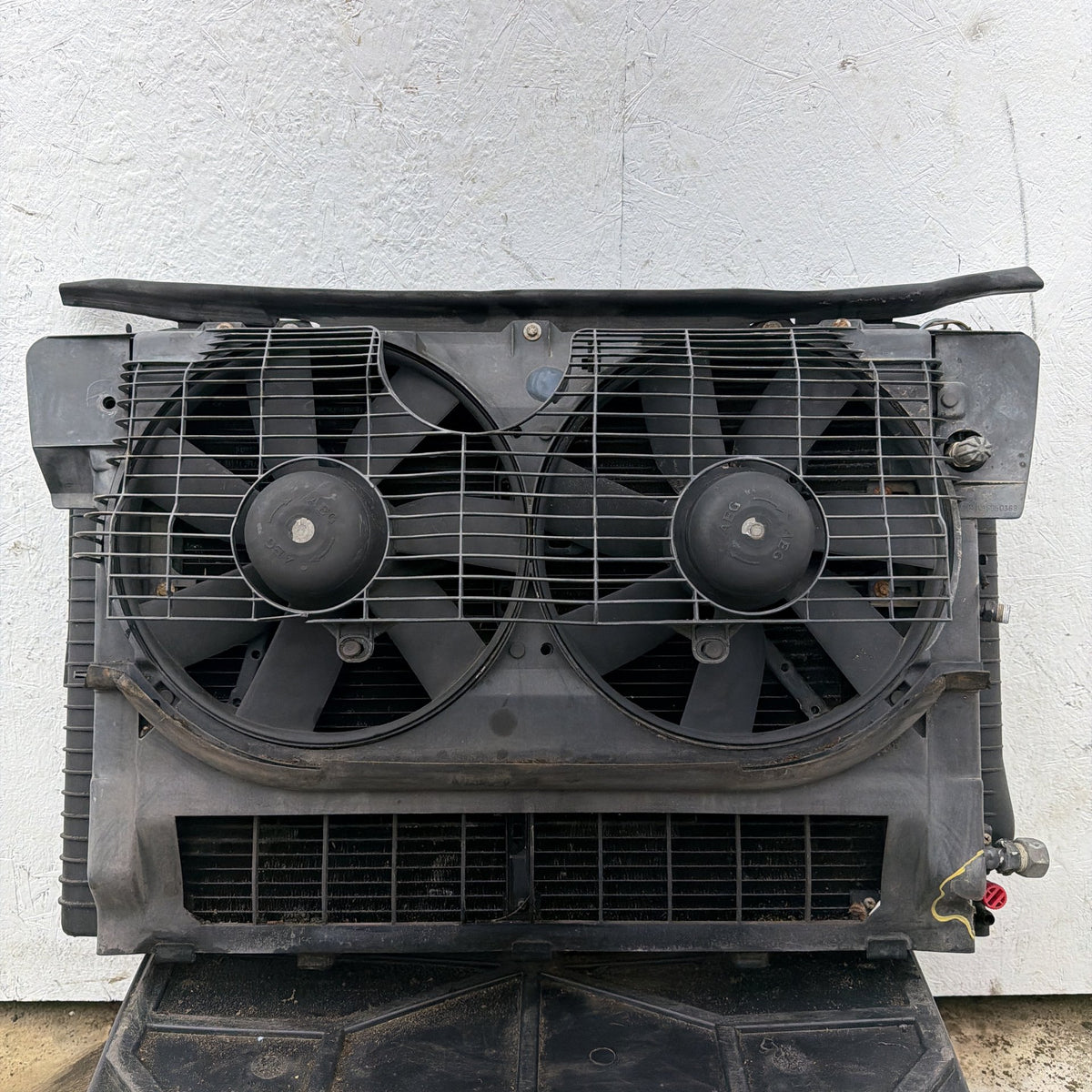 94-99 Mercedes S420 S500 W140 Radiator Fan Cooling Assembly A1405001403 OEM