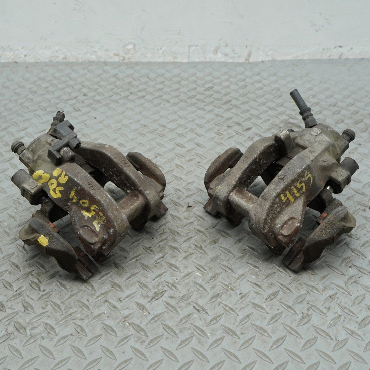 03-09 Mercedes E550 E320 E350 W211 Rear Left Right Caliper Set 002420278380 OEM