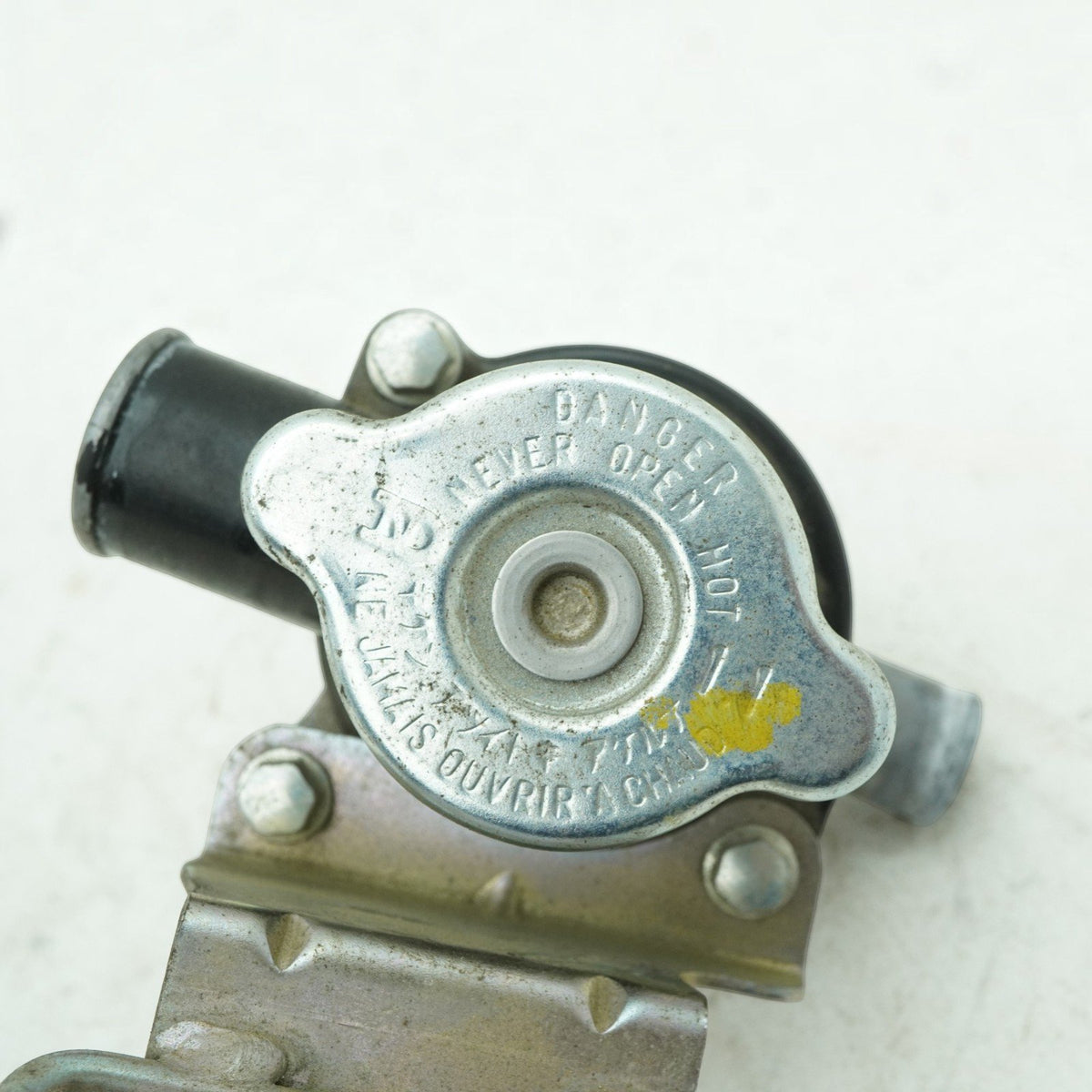 09-13 Kawasaki Vulcan VN1700 Vaquero Thermostat Housing Radiator Cap 49054-0004