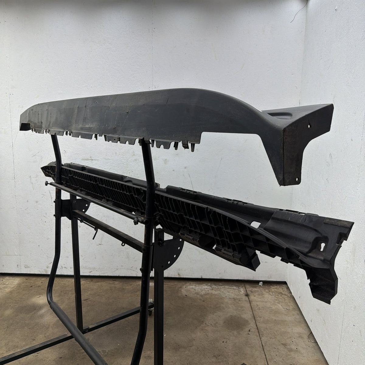 13-16 Mercedes GL350 GL450 GL550 GL63 X166 Left Running Board A1666900075 OEM