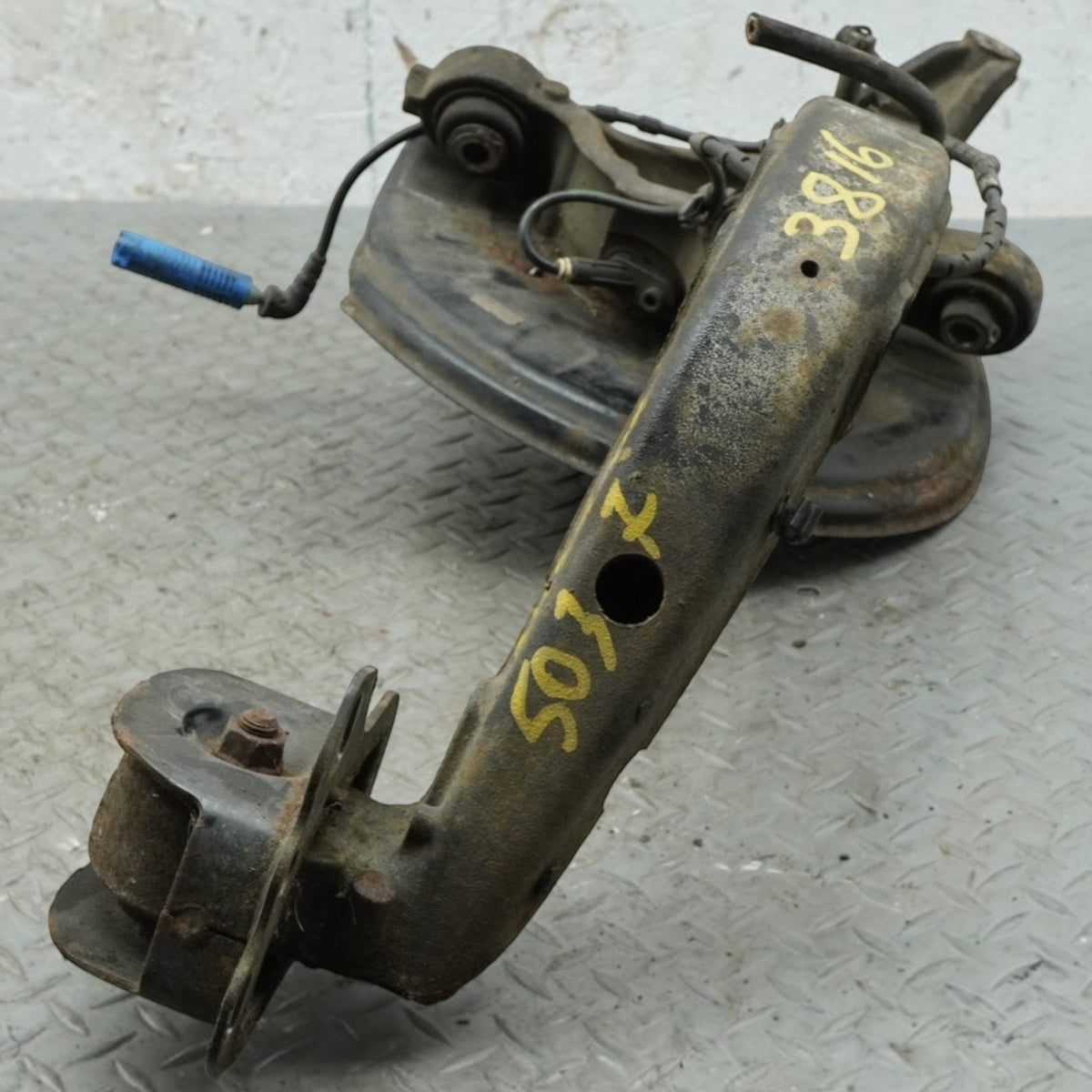 99-06 BMW 320 323 325 328 33 E46 Rear Right Passenger Knuckle Spindle OEM