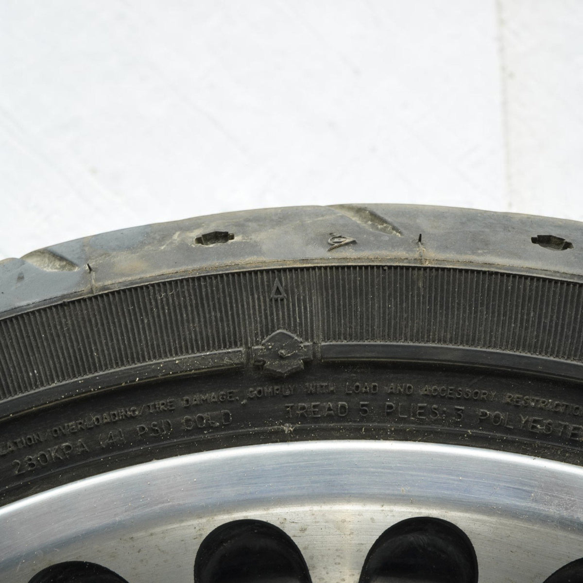 2006-2012 Harley-Davidson FLHTC Electra Size 17 Front Wheel Rim W/ Tire 43300161