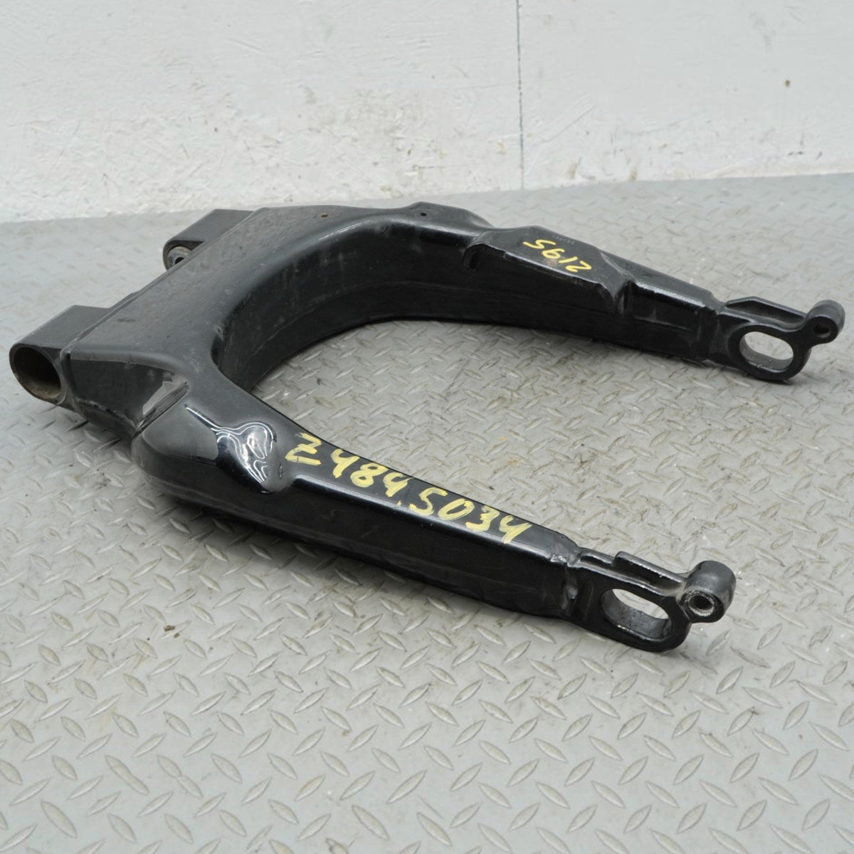 12-13 Harley-Davidson FLHTC Electra Glide Rear Fork Swingarm Swing Arm 45470-09