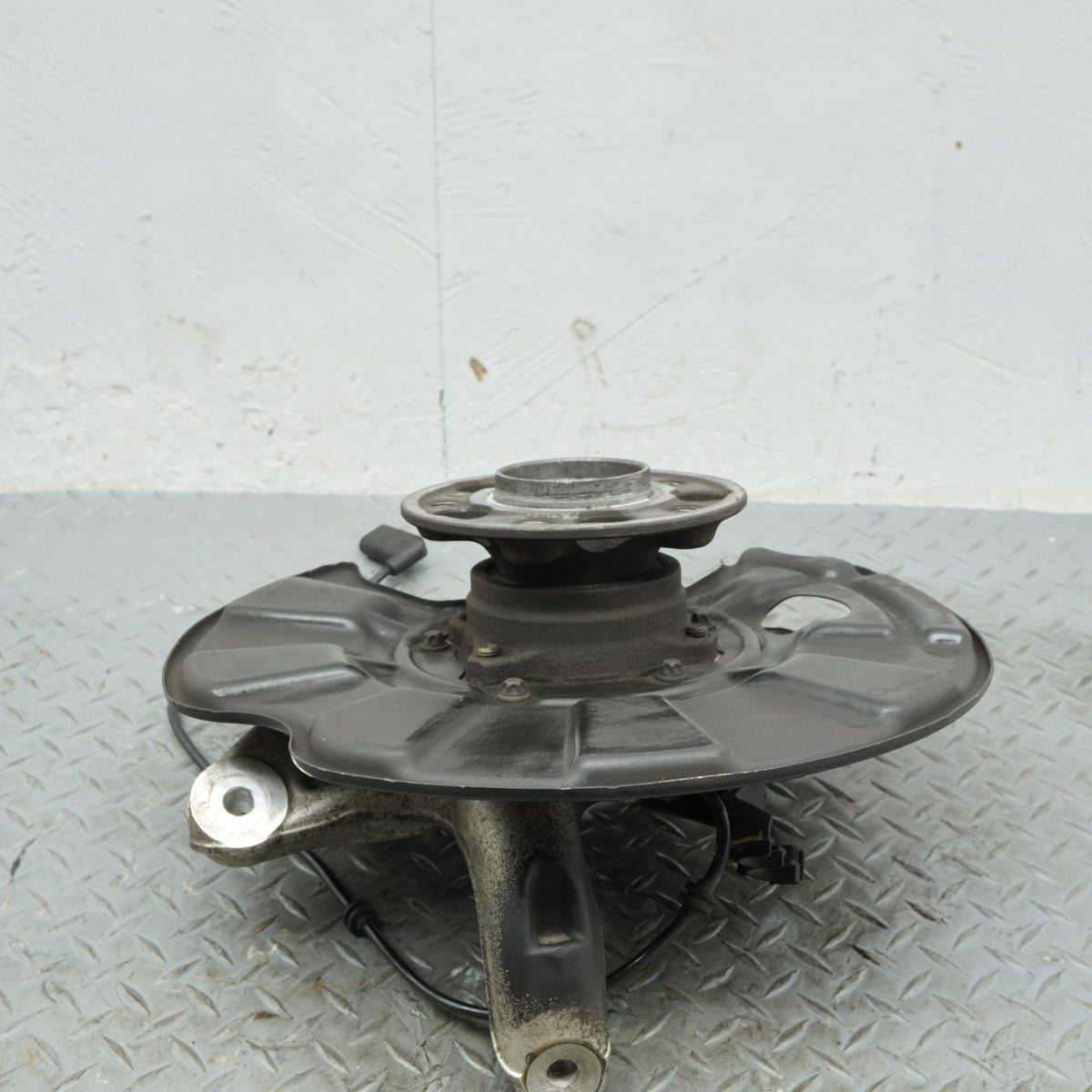 14-20 Mercedes W222 S550 Rear Right Spindle Knuckle Wheel Hub RH 2223501041 OEM