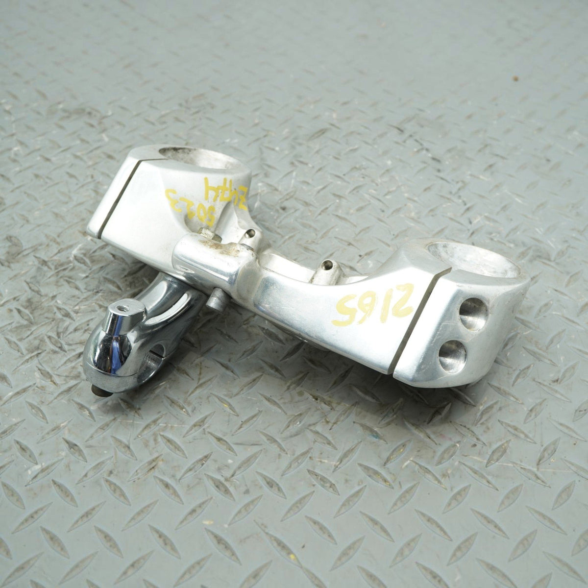 02-06 Harley Davidson VROD VRSCA Front Upper Triple Tree Stem Clamp 46755-01