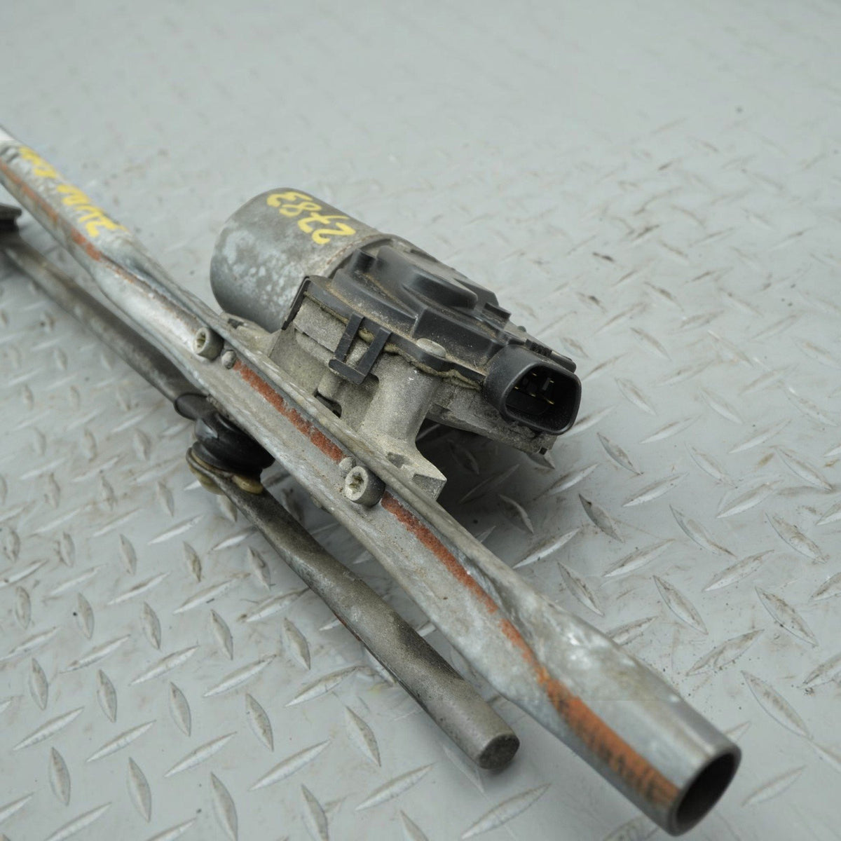 08-23 Dodge Challenger Wiper Linkage Motor Transmission Windshield 05028756AD