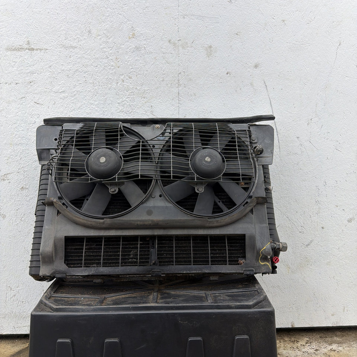 94-99 Mercedes S420 S500 W140 Radiator Fan Cooling Assembly A1405001403 OEM