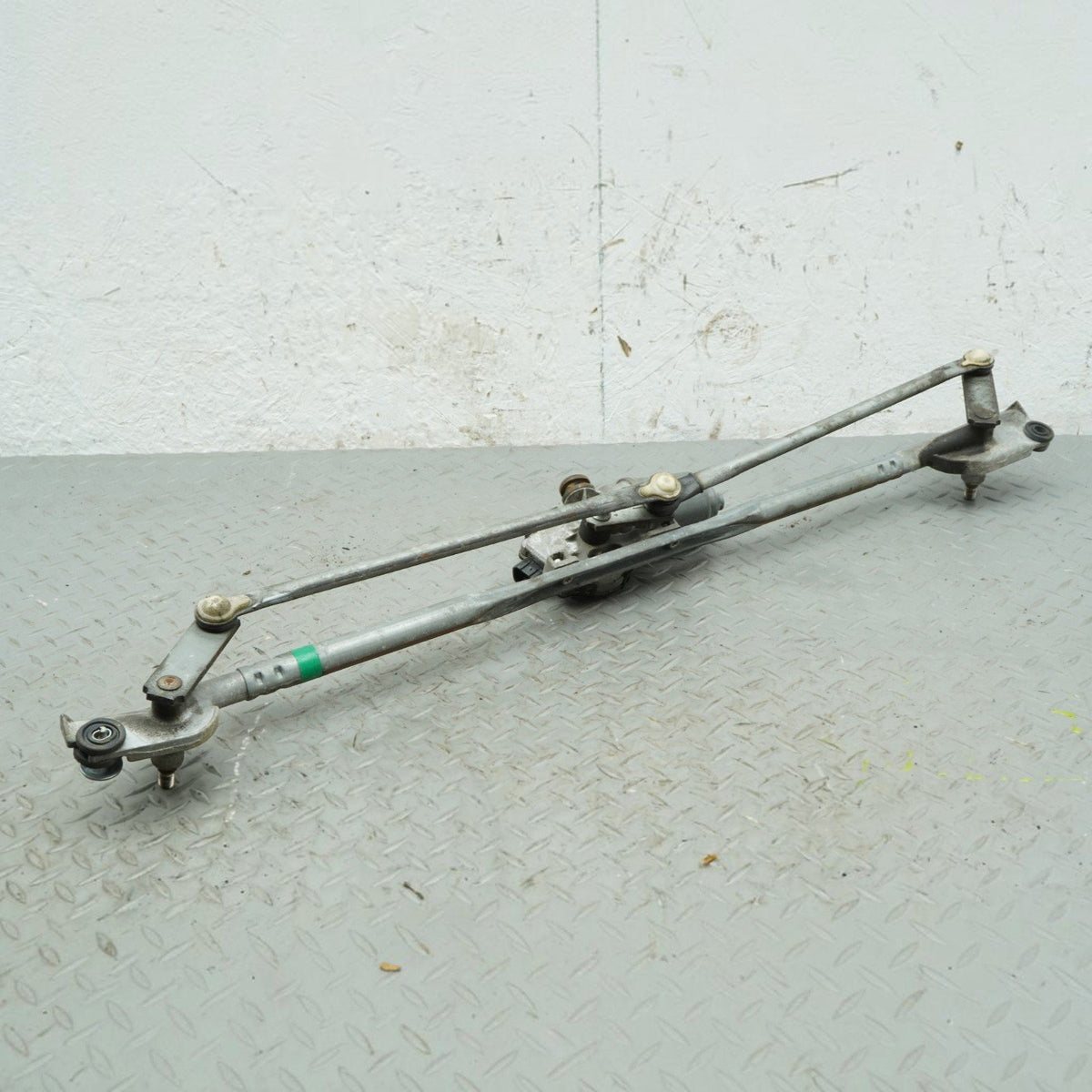 08-23 Dodge Challenger Wiper Linkage Motor Transmission Windshield 05028756AD