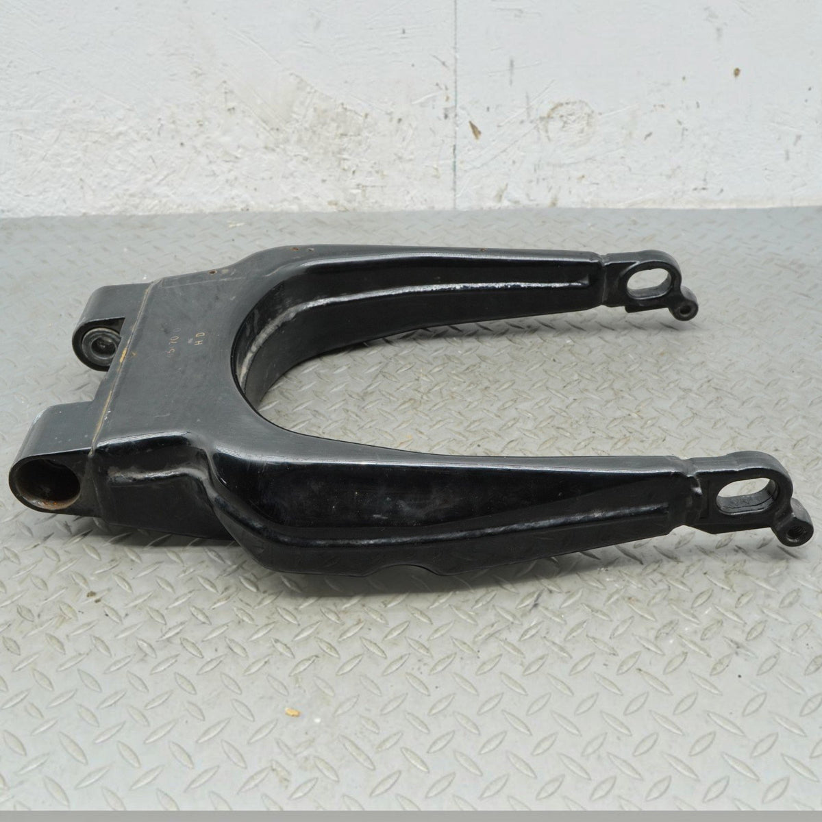 12-13 Harley-Davidson FLHTC Electra Glide Rear Fork Swingarm Swing Arm 45470-09
