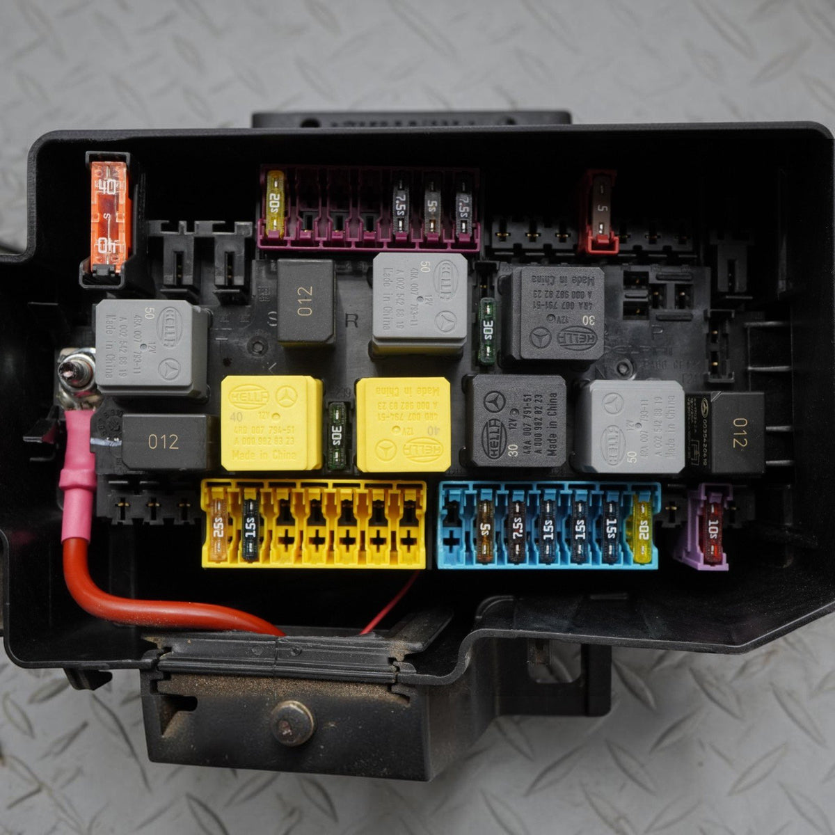17-19 Mercedes GLS550 GLS450 GLS350d X166 Fuse Box Junction A1665400182 OEM