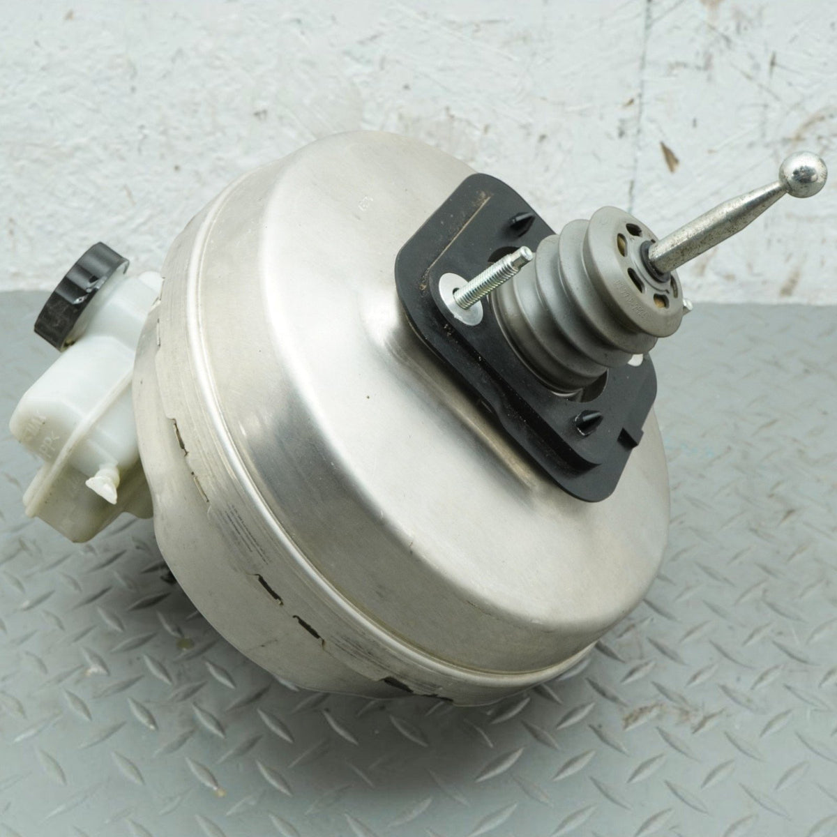 17-20 BMW 530i 540i G30 Power Brake Booster Master Cylinder Tank 6881093 OEM