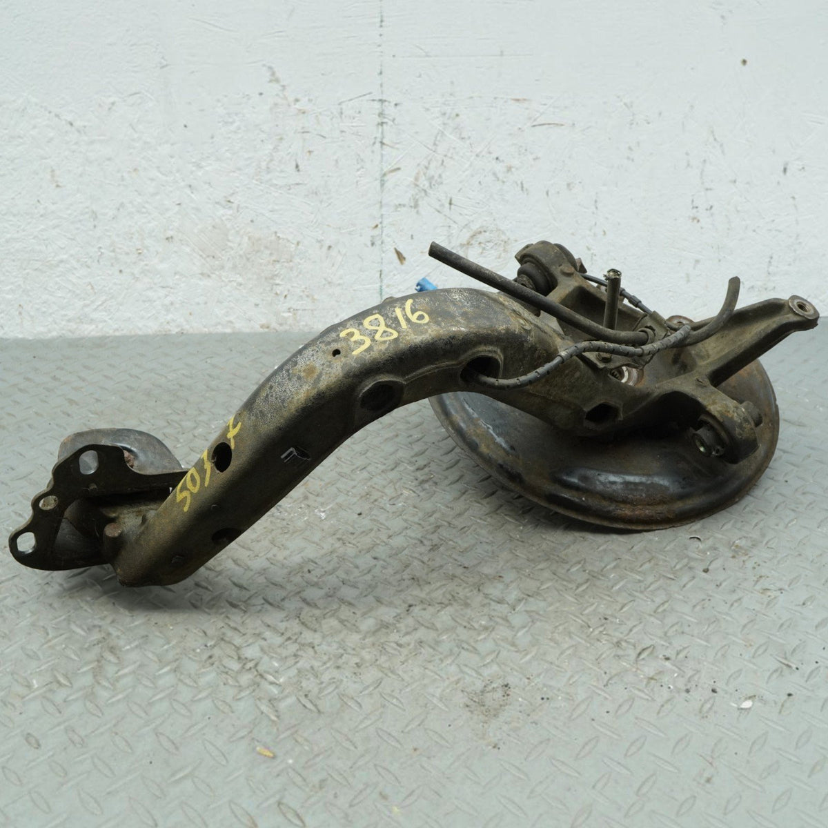99-06 BMW 320 323 325 328 33 E46 Rear Right Passenger Knuckle Spindle OEM