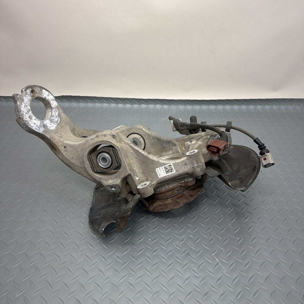 12-18 Audi S7 S6 A6 A7 4G C7 Rear Left Side Knuckle Spindle Hub 8R0505431F OEM