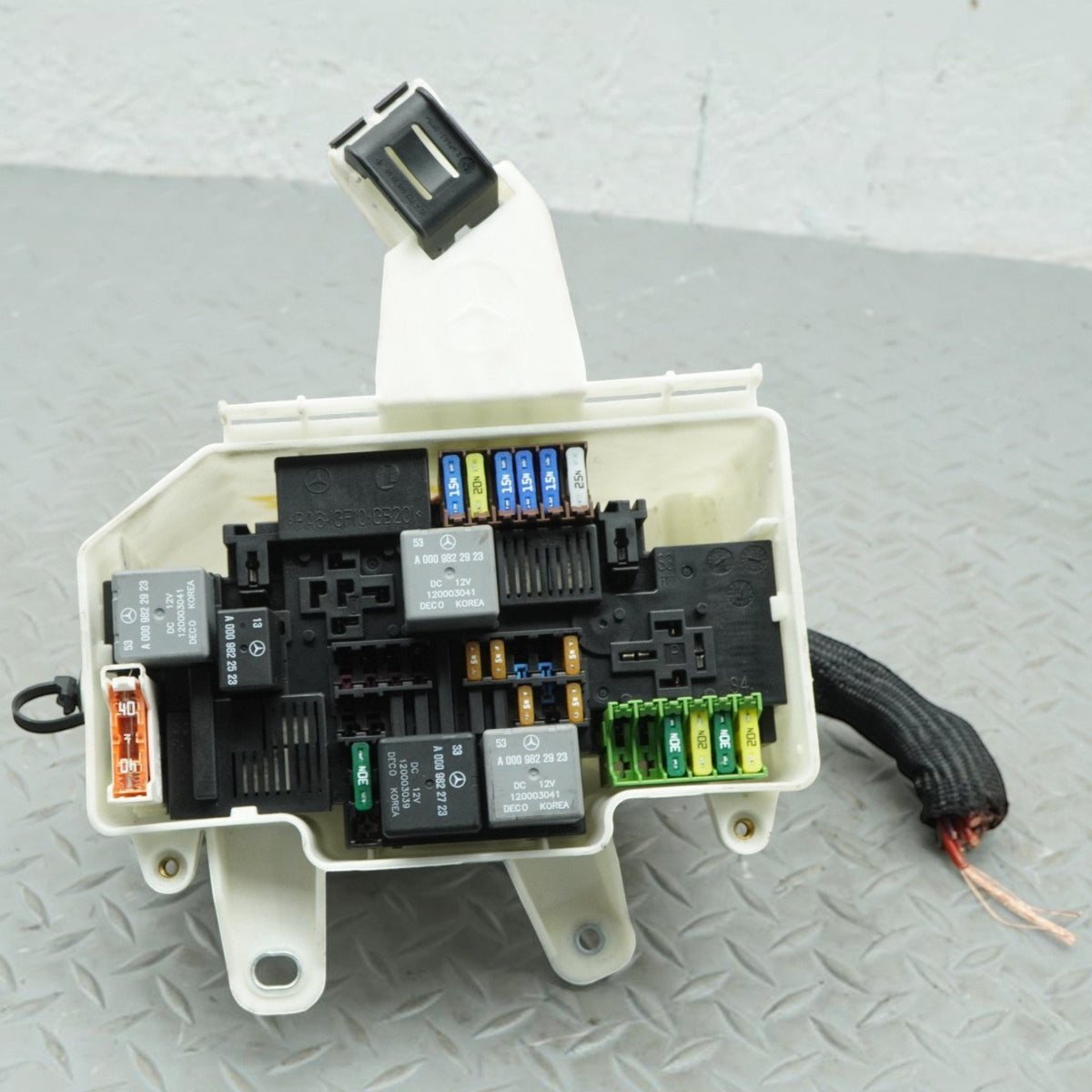 14-17 Mercedes-Benz S550 S400 S550E S600 Fuse Relay Box Junction A0009822923 OEM