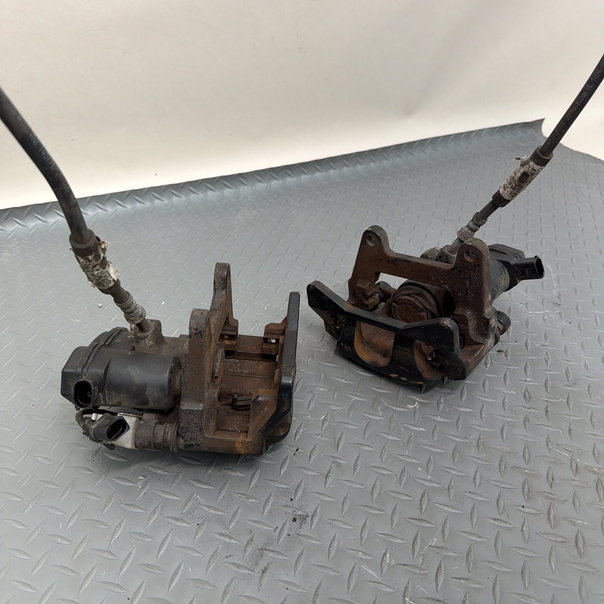 12-18 Audi S7 S6 A6 A7 4G C7 Rear Brake Caliper LH RH EPB Motor 4G0615404C OEM