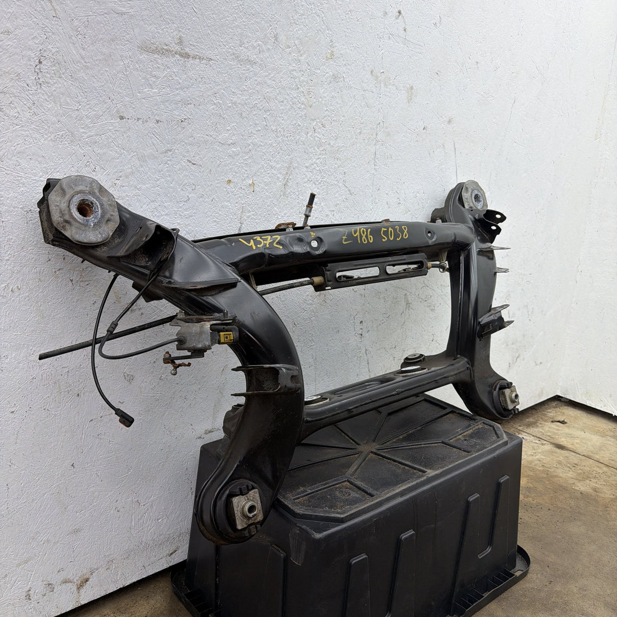 10-17 Mercedes E350 E550 W207 Rear Crossmember Subframe Cradle A2123503805 Coupe