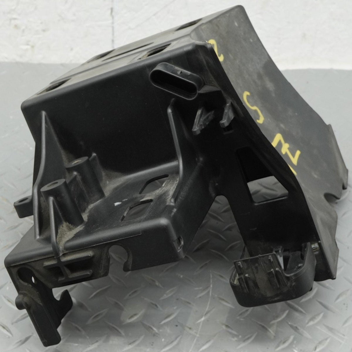 12-13 Harley-Davidson FLHTC Electra Glide Classic Battery tray Holder 6628109B
