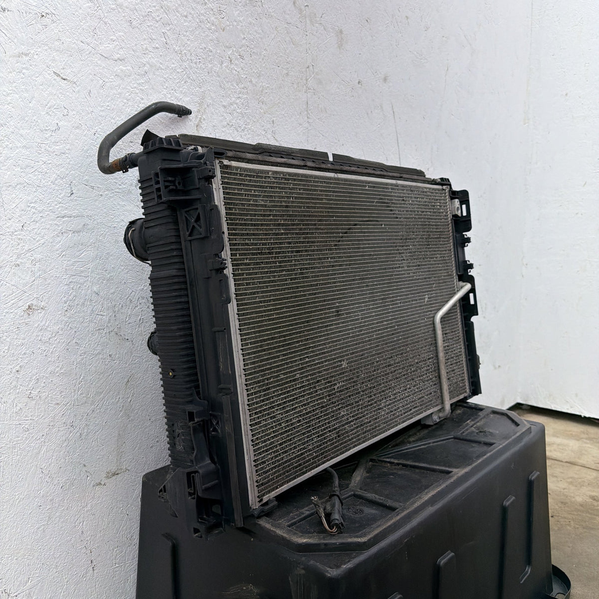 10-17 Mercedes E350 W207 Radiator Condenser Cooling Shroud PZEV A2049060212 OEM
