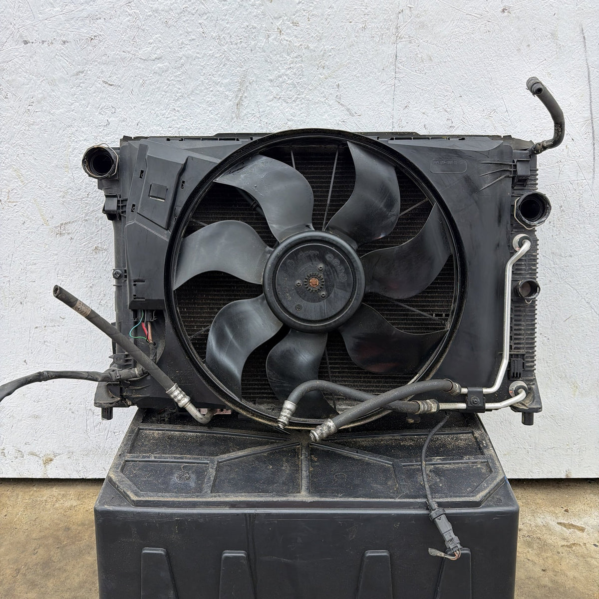10-17 Mercedes E350 W207 Radiator Condenser Cooling Shroud PZEV A2049060212 OEM