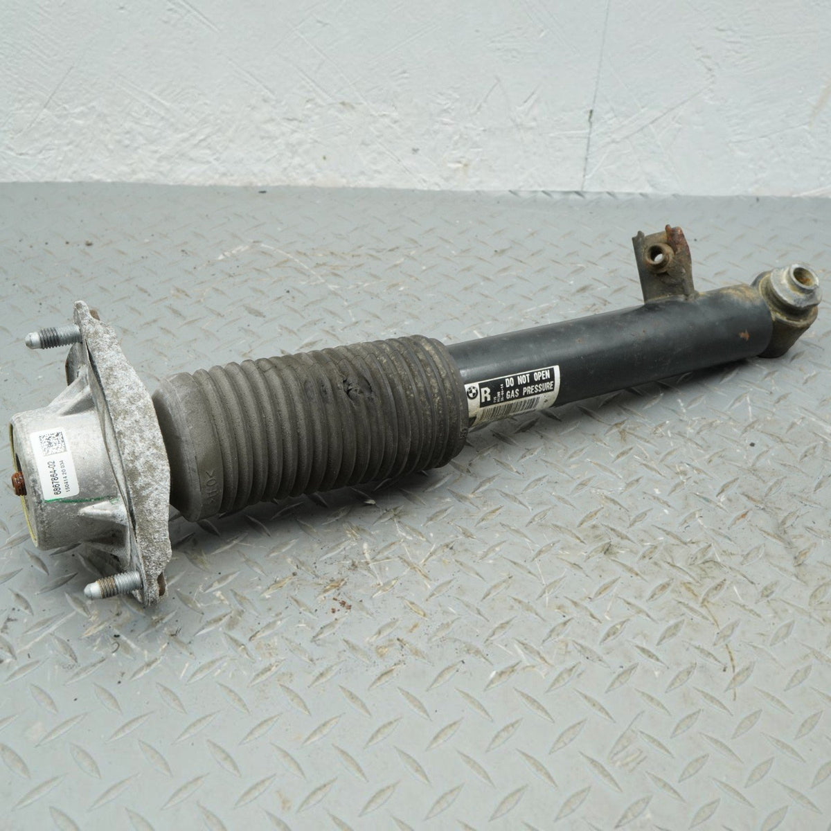 14-18 BMW X5 F15 Right Rear Strut Suspension Shock Absorber 33526867866 OEM