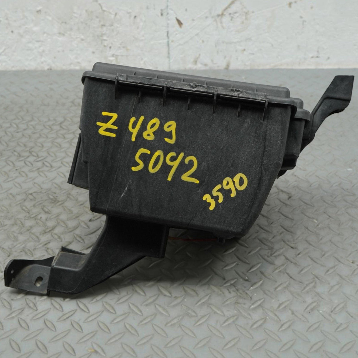 17-19 Mercedes GLS550 GLS450 GLS350d X166 Fuse Box Junction A1665400182 OEM