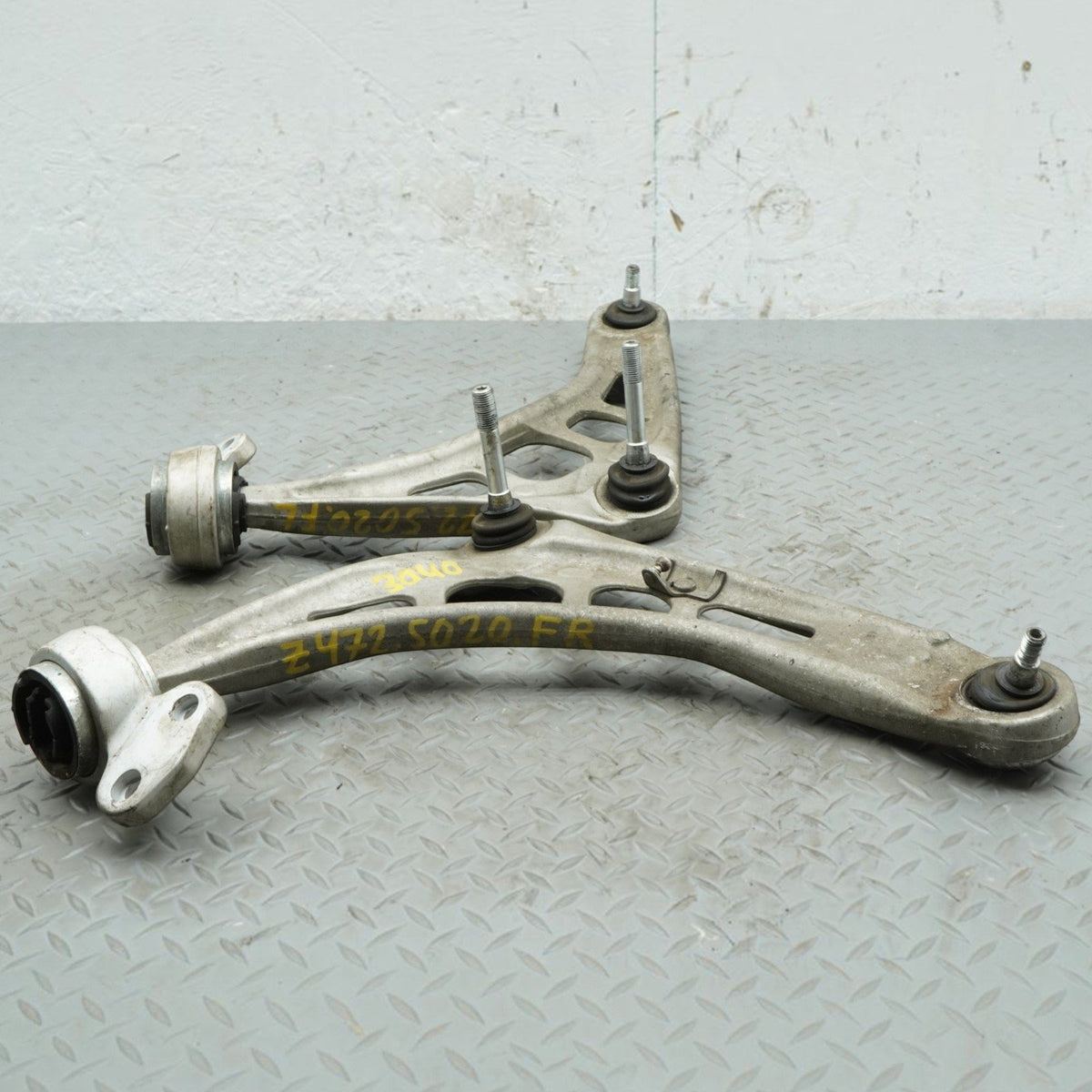 99-06 BMW 320 323 325 328 330 E46 Front Right Left Lower Control Arm 31126758519