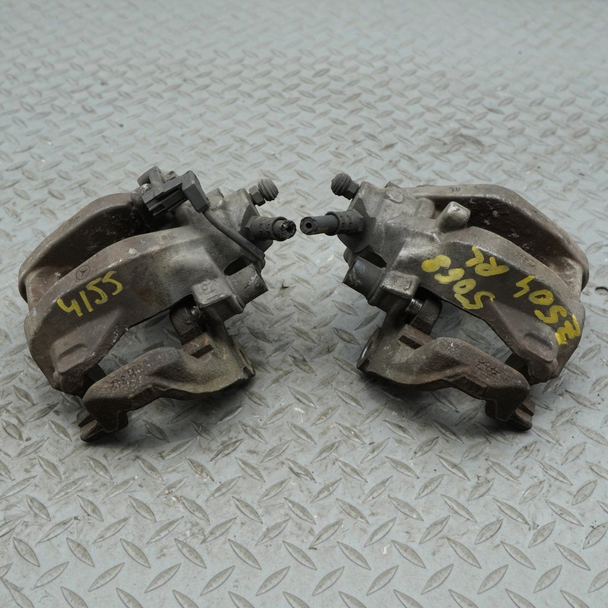 03-09 Mercedes E550 E320 E350 W211 Rear Left Right Caliper Set 002420278380 OEM