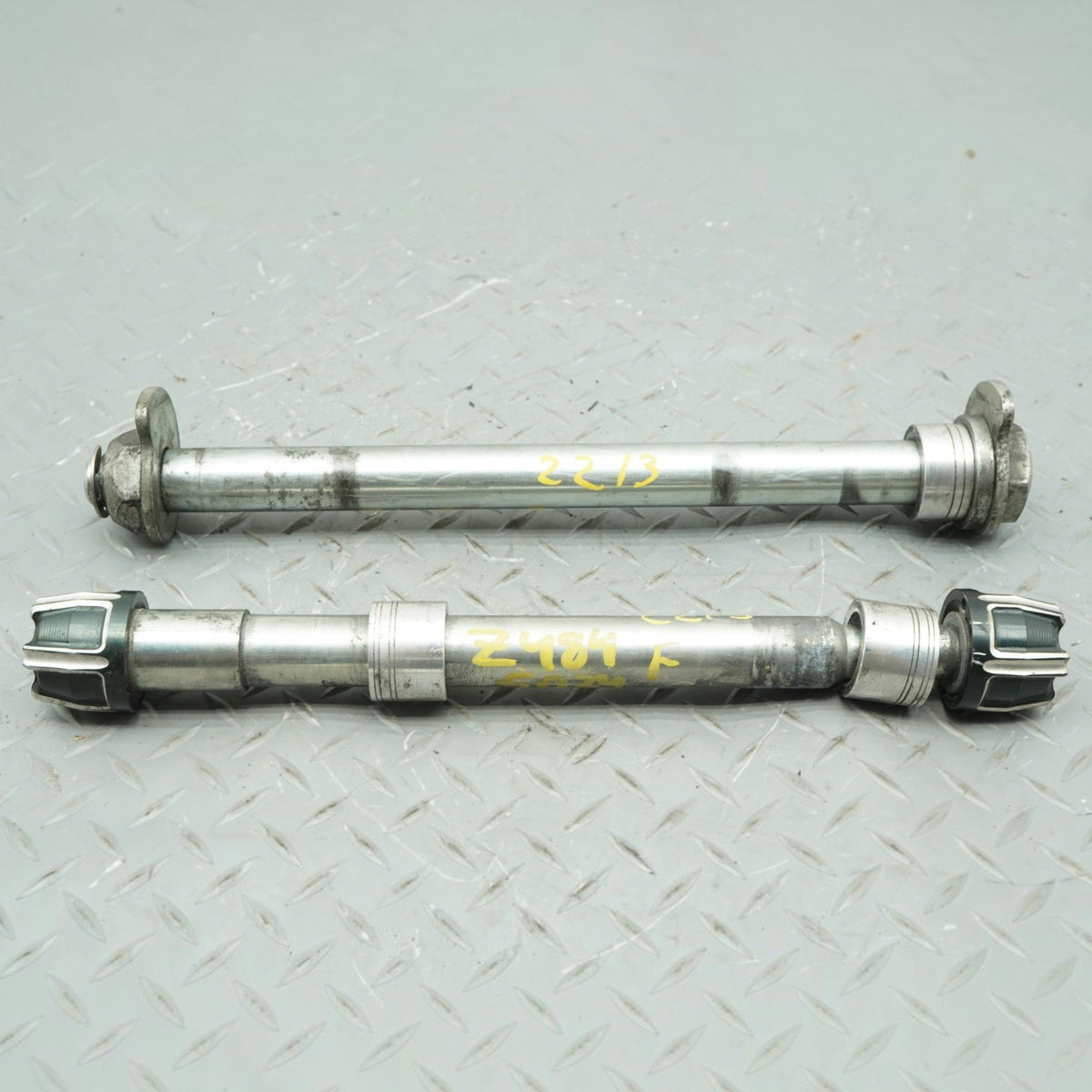 12-13 Harley Electra Glide Classic FLHTC Wheel Axle Shaft Bolt Set of 2 OEM