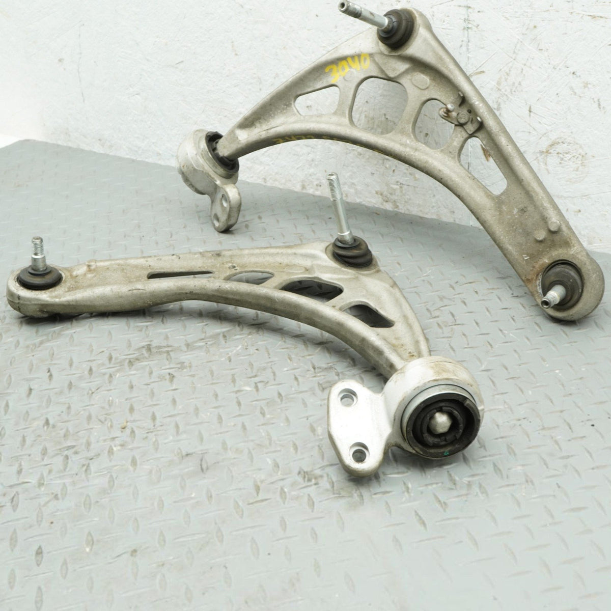 99-06 BMW 320 323 325 328 330 E46 Front Right Left Lower Control Arm 31126758519