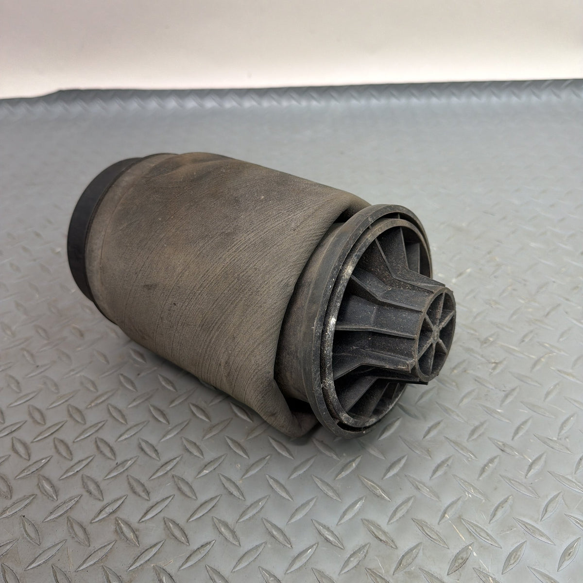 13-16 Mercedes GL450 GL550 X166 Rear LH Air Spring Bag Suspension 1643200925 OEM