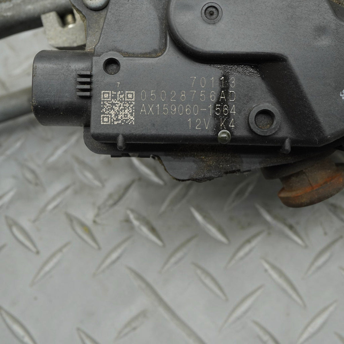 08-23 Dodge Challenger Wiper Linkage Motor Transmission Windshield 05028756AD