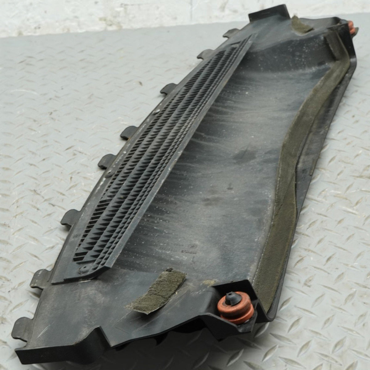 14-18 BMW X5 X6 F15 F16 4.4L Intake Suction Air Cleaner Duct Trim 70560589 OEM