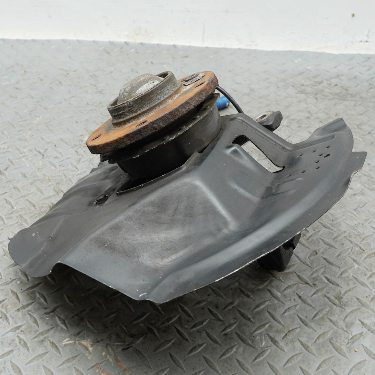 99-06 BMW 320 323 325 328 330 E46 Right Front Spindle Knuckle 31211096430 OEM