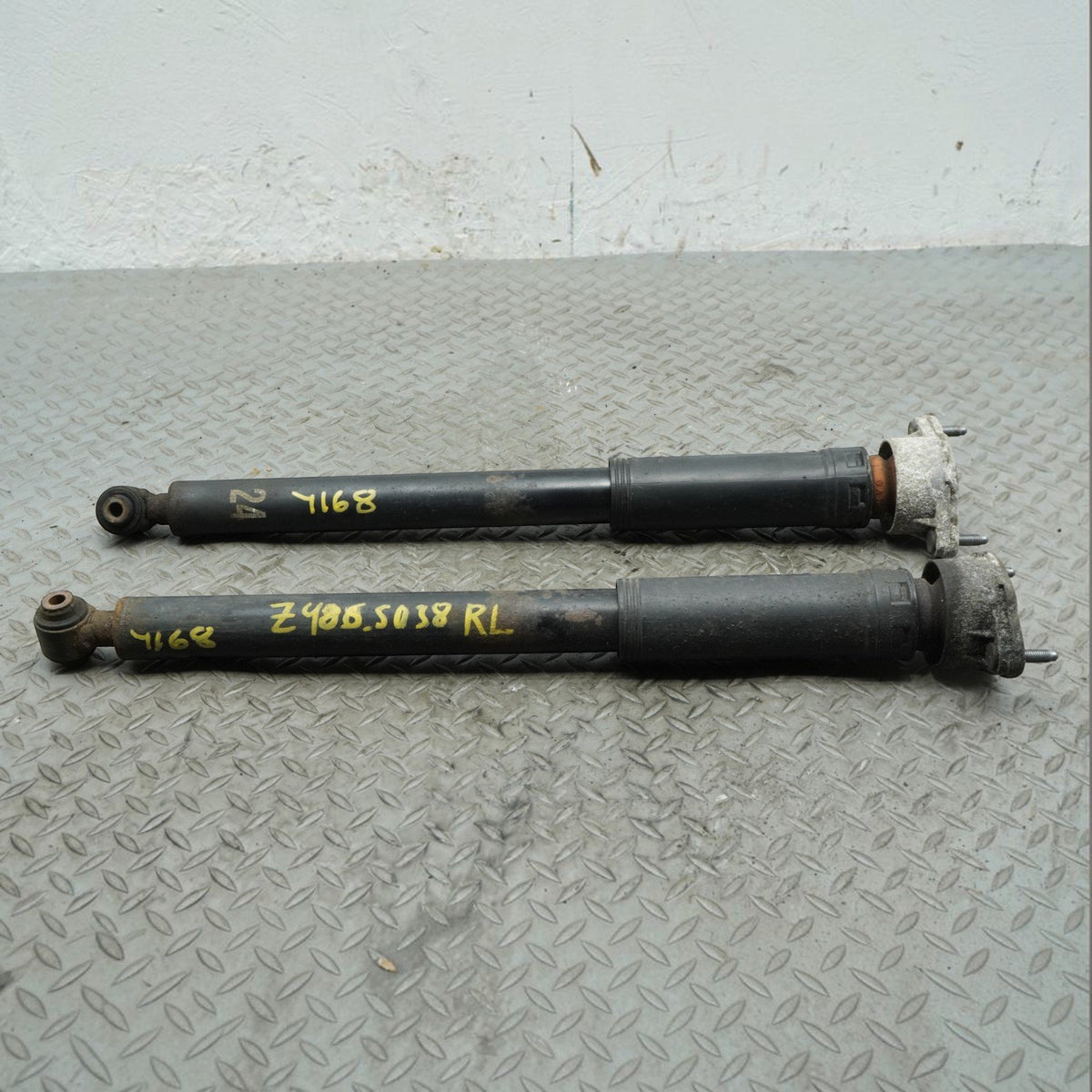 10-17 Mercedes E400 E350 C207 Rear Left Right Strut Suspension A2043260598 OEM
